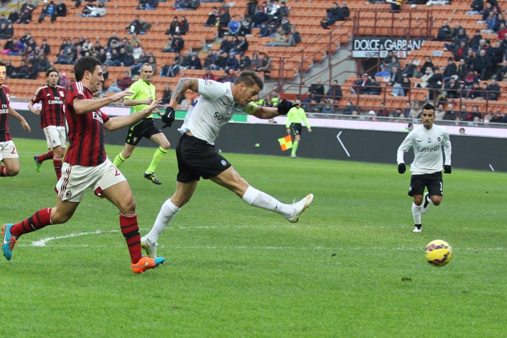 El tanque Denis letale La Dea sbanca San Siro (0-1)
