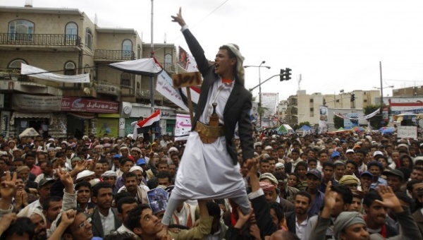 an_anti-government_protester_is_carried_by_fellow_protesters_as_he_shouts_slogans_during_a_rally_to_demand_the_ouster_of_yemenxs_president_ali_abdullah_saleh_outside_sanaa_university..jpg_1718483346
