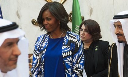 Michelle senza velo in Arabia non è né oltraggio né coraggio