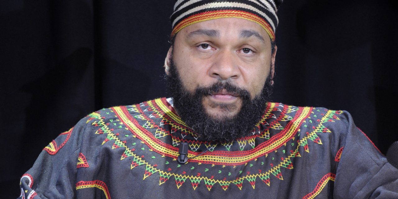 Cosa dice il comico Dieudonné fermato per apologia di terrorismo