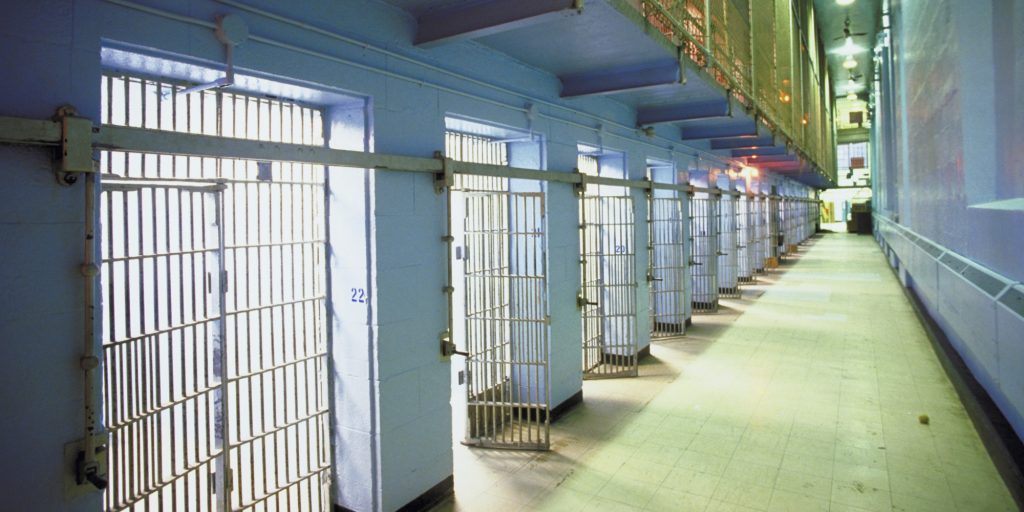 La storia violenta (e quasi tenera) del detenuto più longevo d’Italia