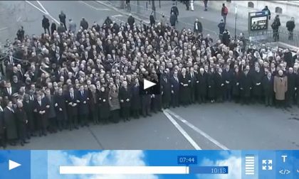 Guardate il video russo che svela il vuoto dietro ai leader a Parigi