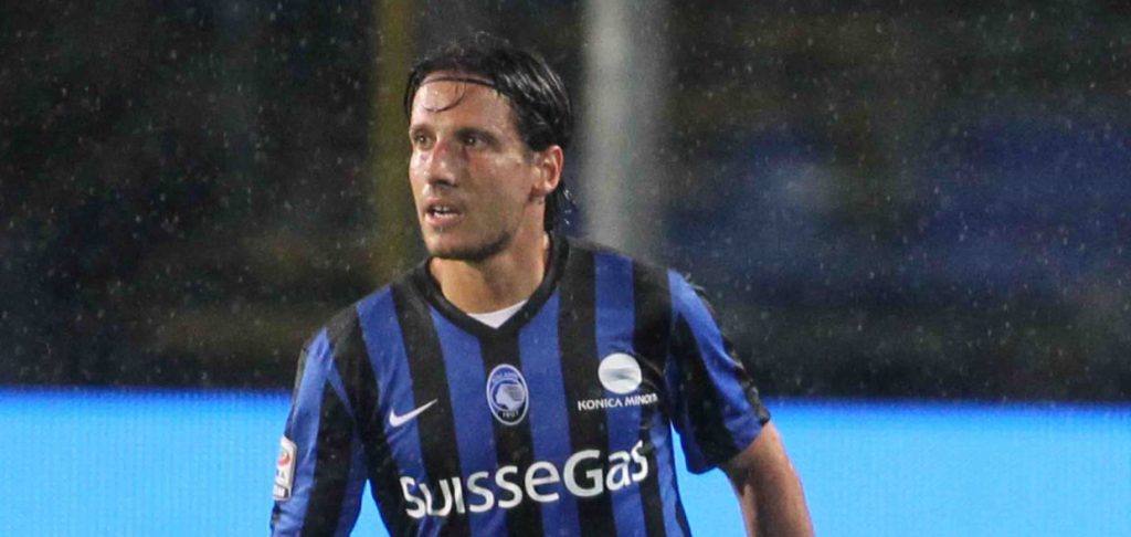 Del Grosso, pennella i cross e suona chitarra e batteria