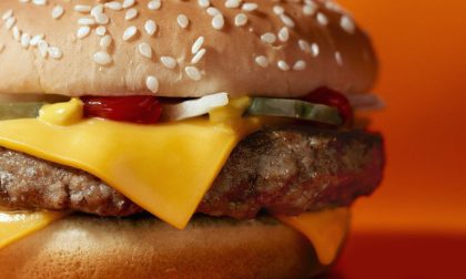 Cinque notizie che non lo erano Per dirne una: gli hamburger eterni