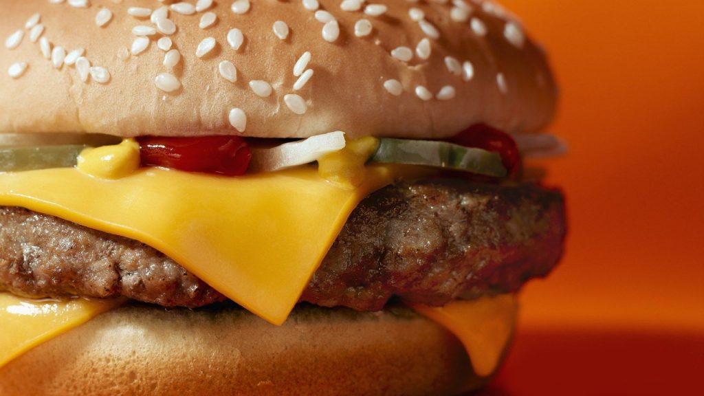 Cinque notizie che non lo erano Per dirne una: gli hamburger eterni