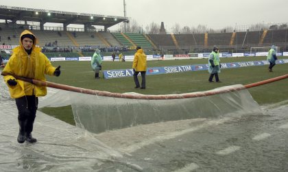 Quelli del cellophane anti-pioggia e gli striscioni allo stadio