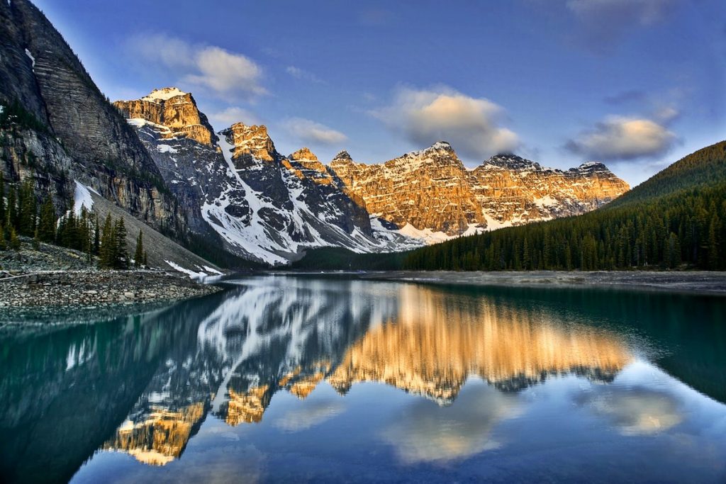 Mountains-Reflections-Moraine-Lake