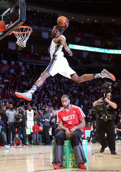 NBA-Events-NBA-All-Star-Game-2014-Salm-Dunk-Contest-Jeremy-Evans-Dunking-Over-Someone