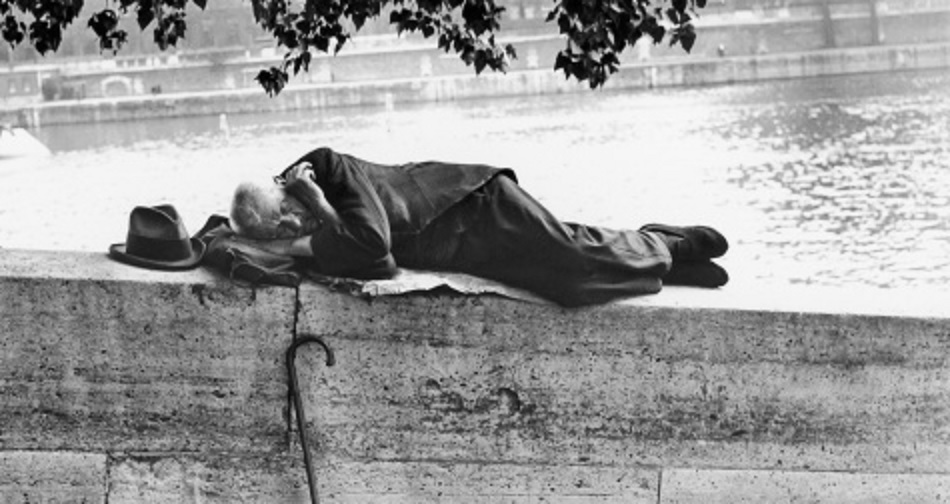 La Francia sta perdendo la casa e va in albergo per una notte