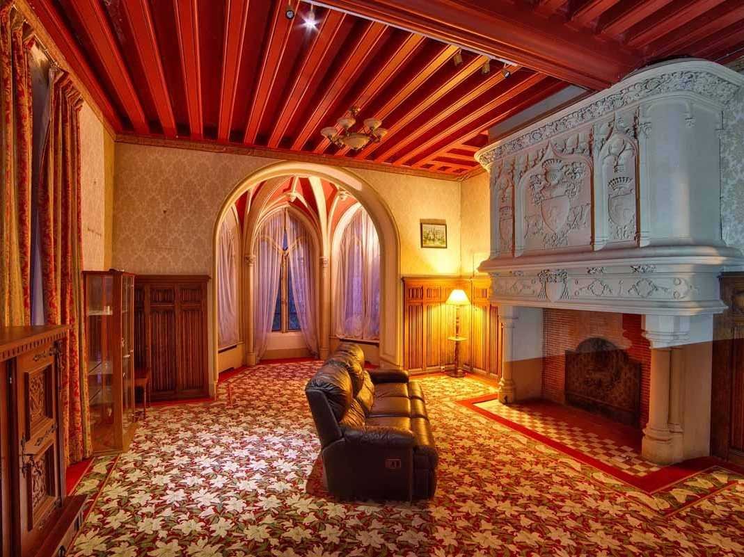 the-inside-is-as-luxurious-as-you-would-expect-a-16th-century-manor-house-to-be-an-original-carved-fireplace-features-a-medieval-crest