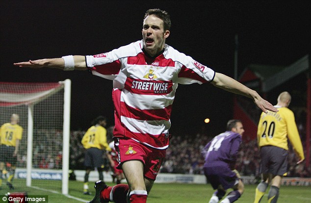 Il calciatore e la truffa ai compagni soltanto per fare la bella vita