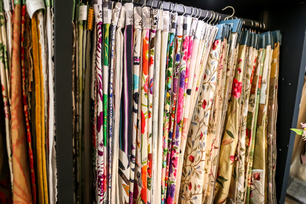 Il negozio Dimore in via Masone Per vestire la casa haute couture