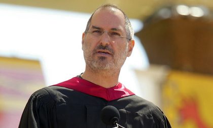 Il volto umano di Steve Jobs e i suoi jeans logori a Stanford
