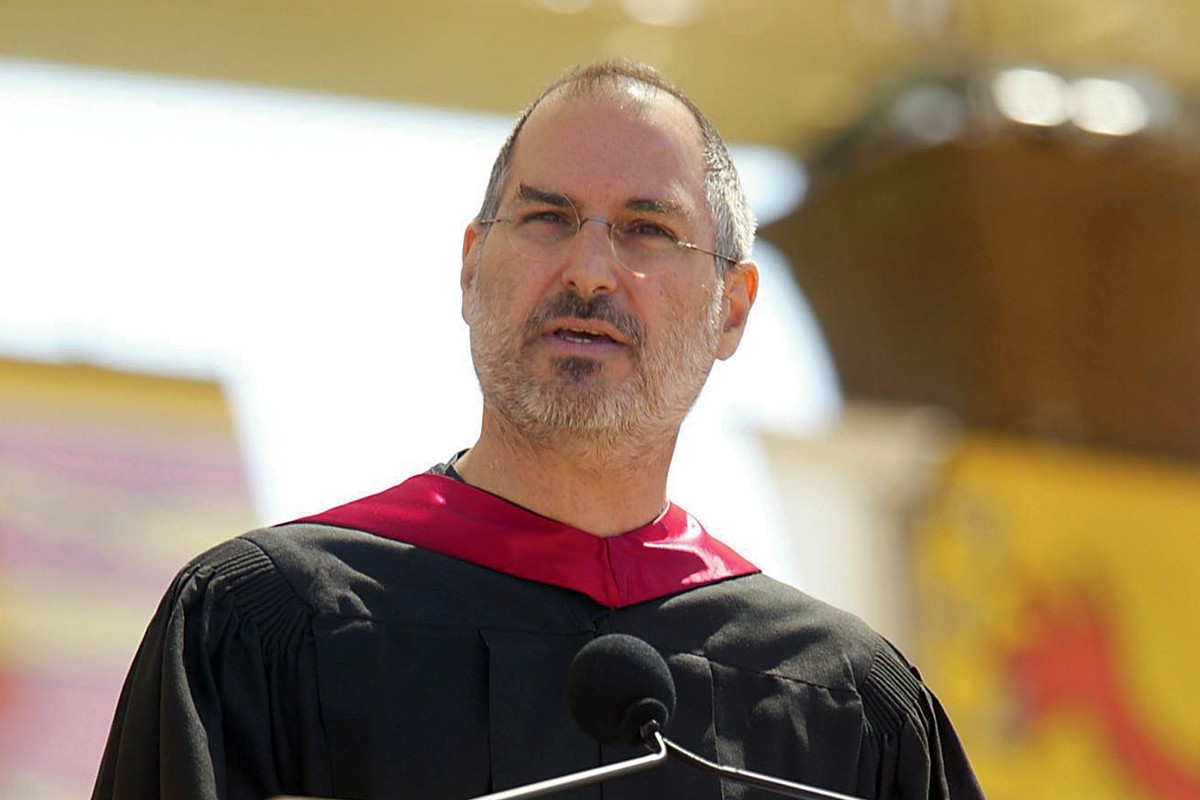 Il volto umano di Steve Jobs e i suoi jeans logori a Stanford