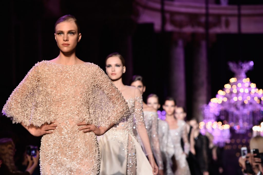 Parigi vs Milano, chi vince la sfida tra le due sfavillanti fashion week