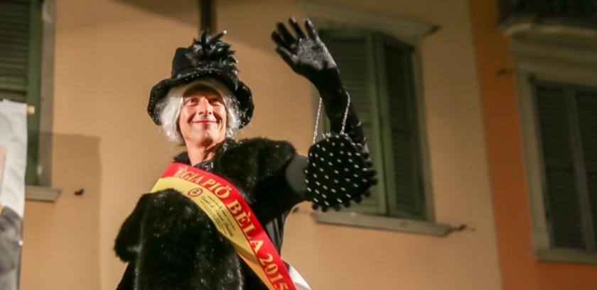 Le foto del Rasgamènt de la ègia in una Piazza Pontida gremita