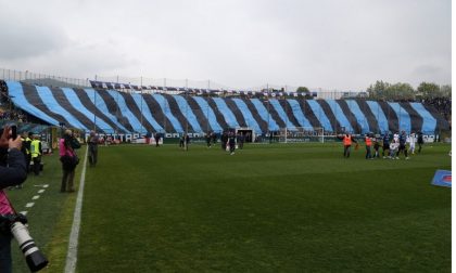 La presentazione allo stadio Tutti in curva col bandierone