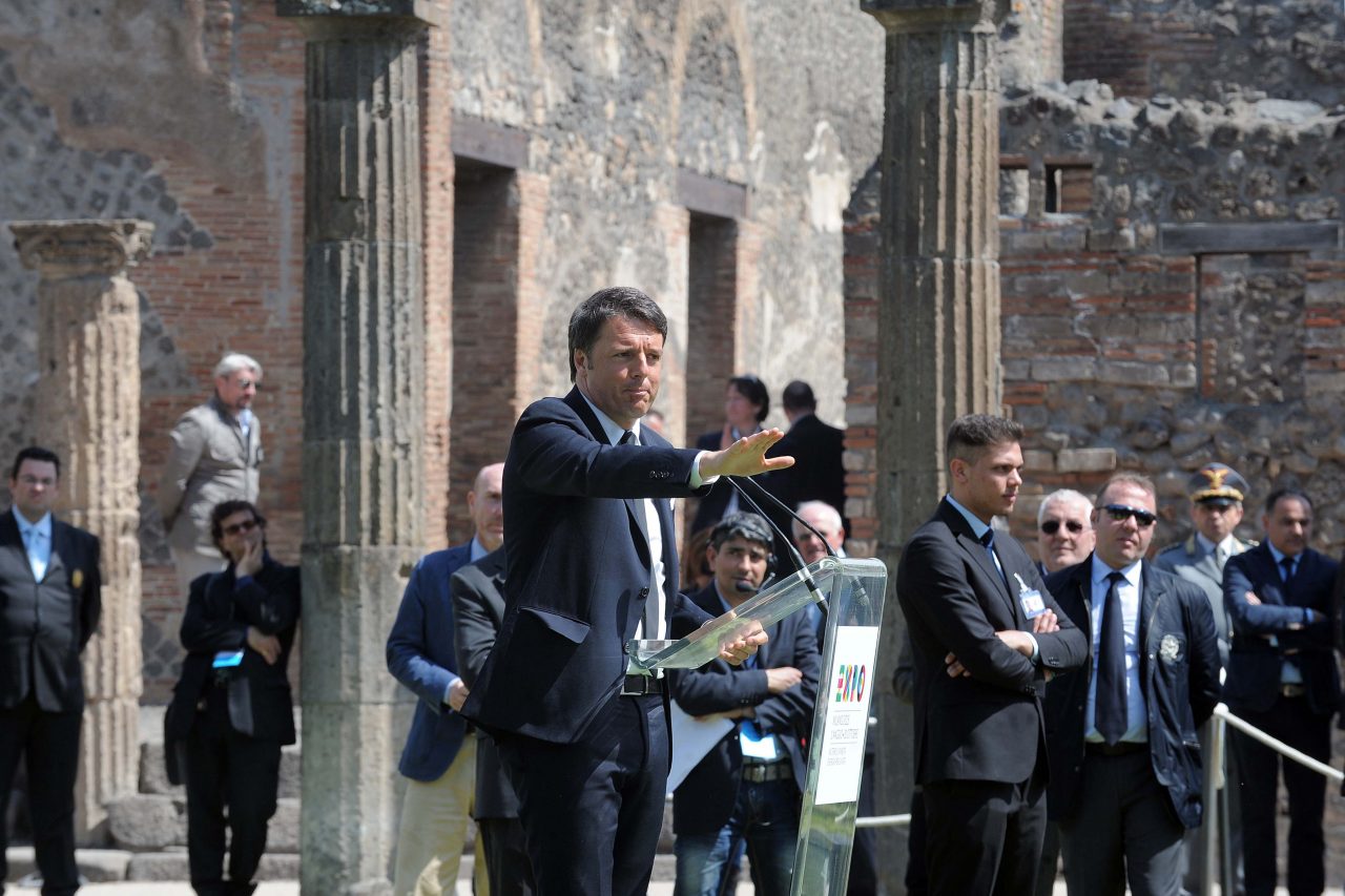 La visita di Renzi a Pompei vista e ironizzata da Twitter