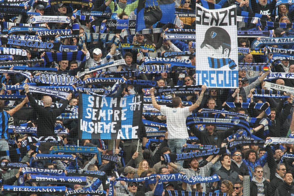 Le foto della sciarpata in Curva e Denis con un panino di pietra