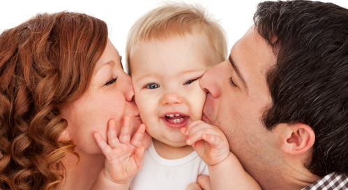 Sulla scuola che ha abolito le feste di mamma e papà