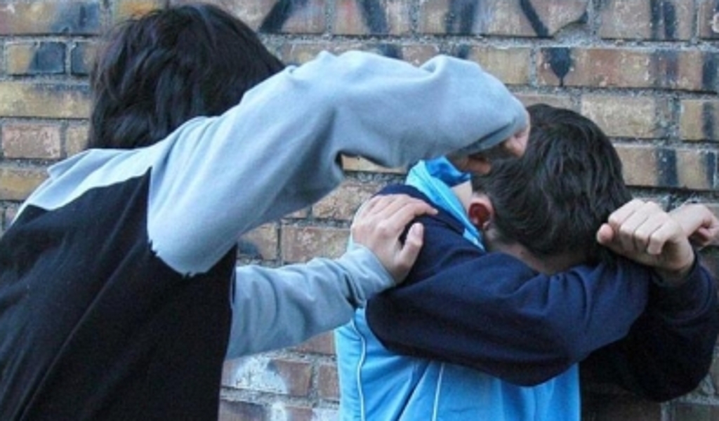 Alcol, canne e violenza: allarme rosso preadolescenti ad Azzano San Paolo