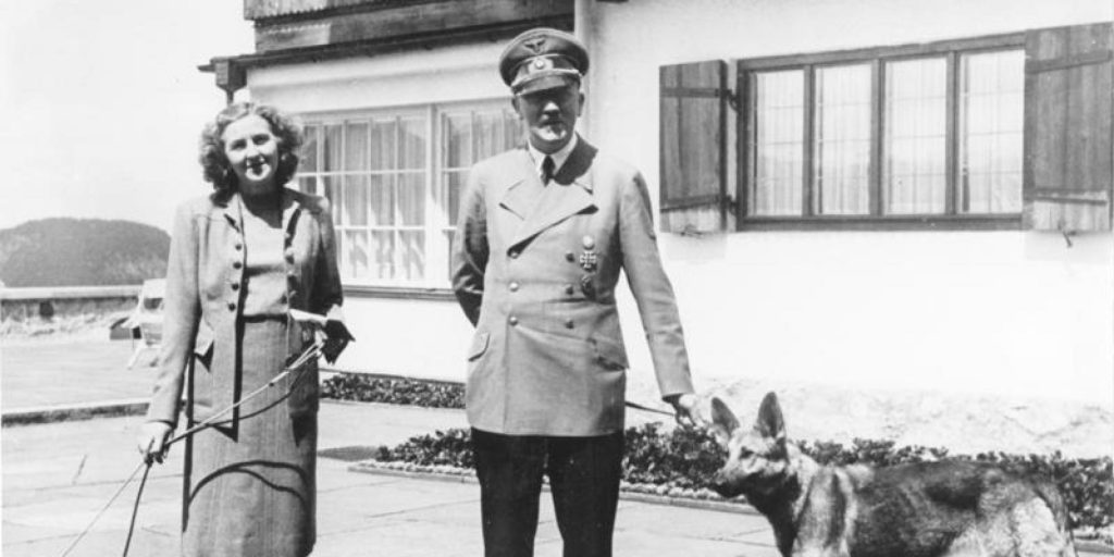 Adolf Hitler und Eva Braun auf dem Berghof