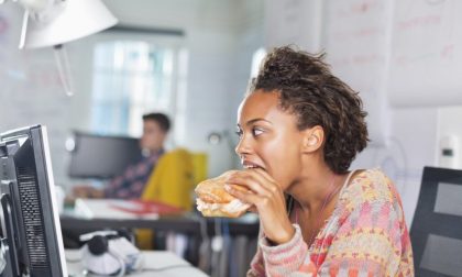 Consigli per spuntini salutari da gustare sul posto di lavoro