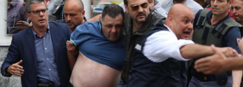 10 notizie di cui parlare a cena Napoli, spara dal balcone: 4 morti