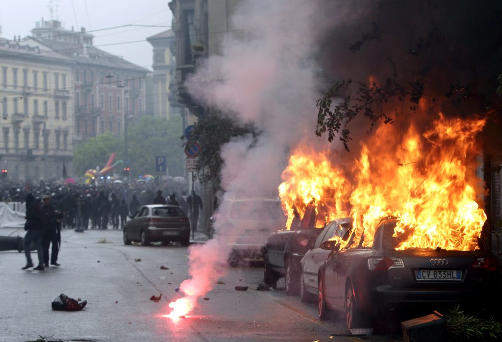 Cinque notizie che non lo erano Un paio sui black bloc di Milano