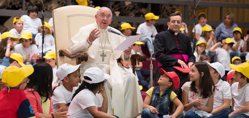 «Hai mai litigato coi tuoi fratelli?» I bambini parlano di pace col Papa