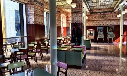 Il Bar Luce di Prada a Milano Proprio un Grand Budapest Hotel