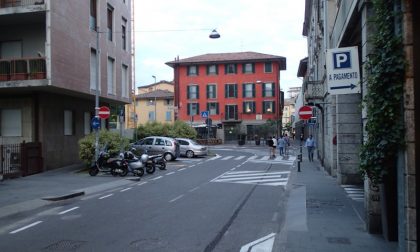 La strana (un po' inquietante) storia del parcheggio di via Borfuro