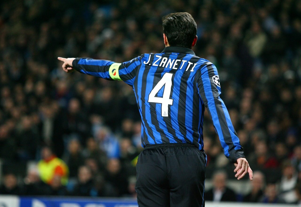 Zanetti, Maradona, Pisani e gli altri Le maglie ritirate dal calcio italiano