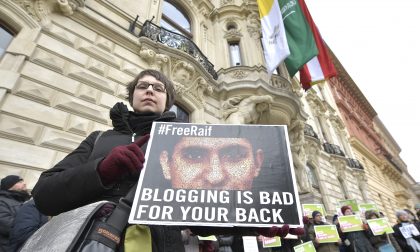 Le 1000 frustate al blogger Raif che svelano le paure saudite