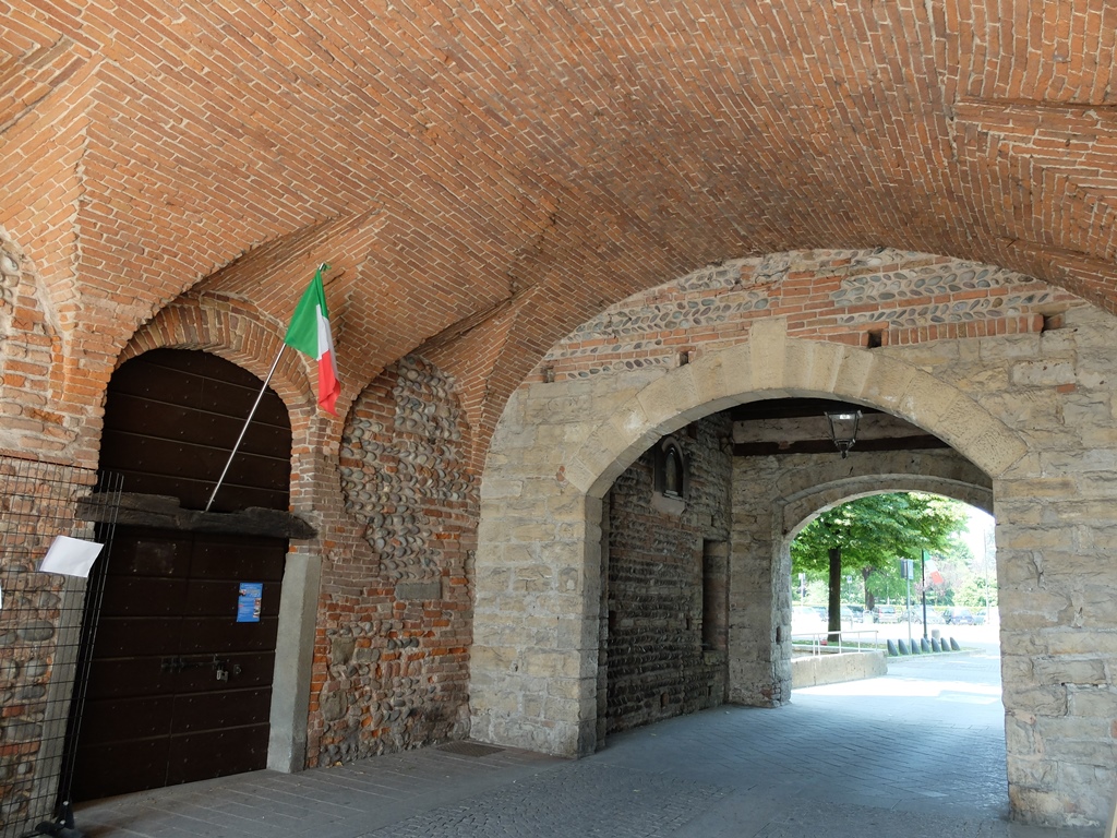 Cologno 01g Porta Rocca interno