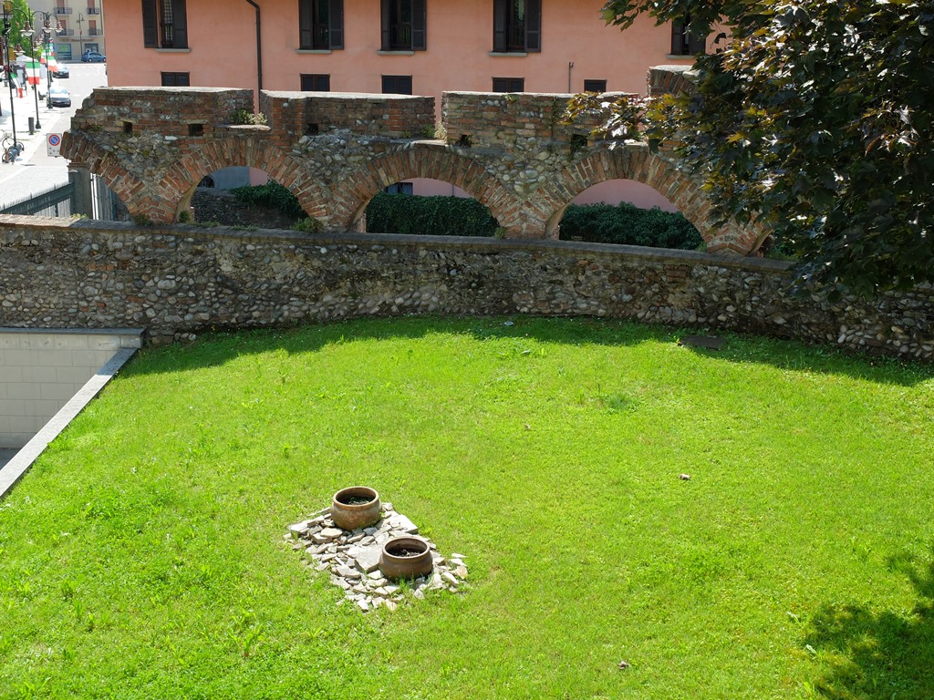 Cologno 20 Rocca giardino