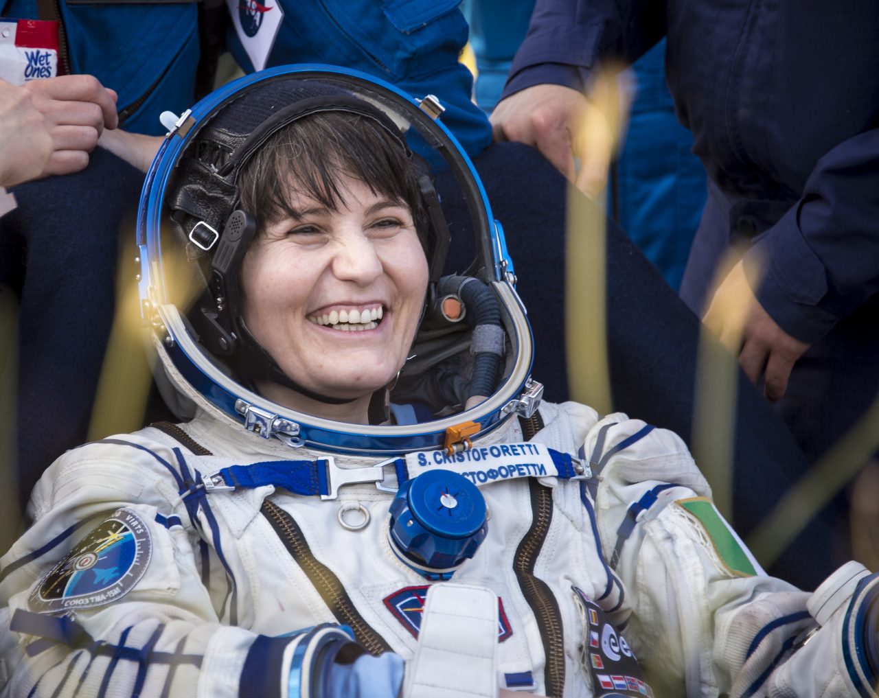 AstroSamantha accolta da Twitter (forse era meglio restare su…)