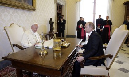 La mano tesa del Papa a Putin e l'interesse di Roma per l'Est