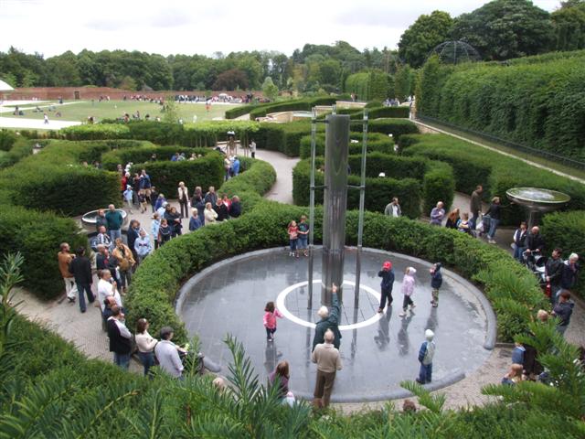 Water_feature_at_Alnwick_Garden_-_geograph.org.uk_-_218163