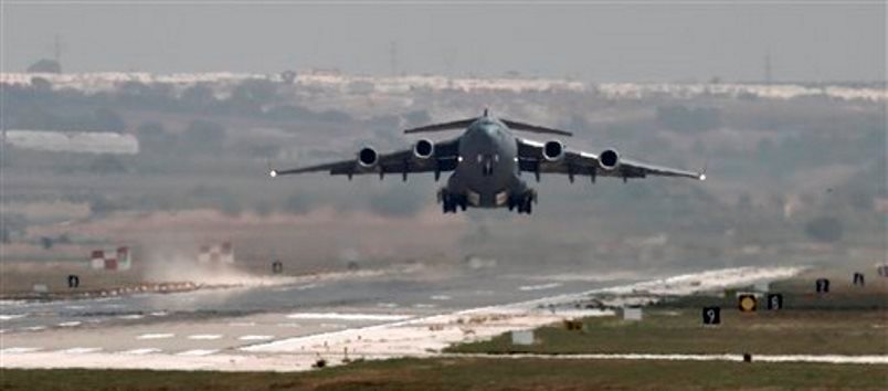 La Turchia bombarda l’Isis in Siria e arresta decine di curdi e jihadisti