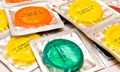 Ragazzi, fatelo sicuro (e a colori) Ecco il preservativo scova-malattie