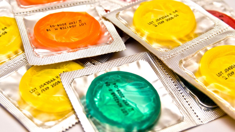 Ragazzi, fatelo sicuro (e a colori) Ecco il preservativo scova-malattie