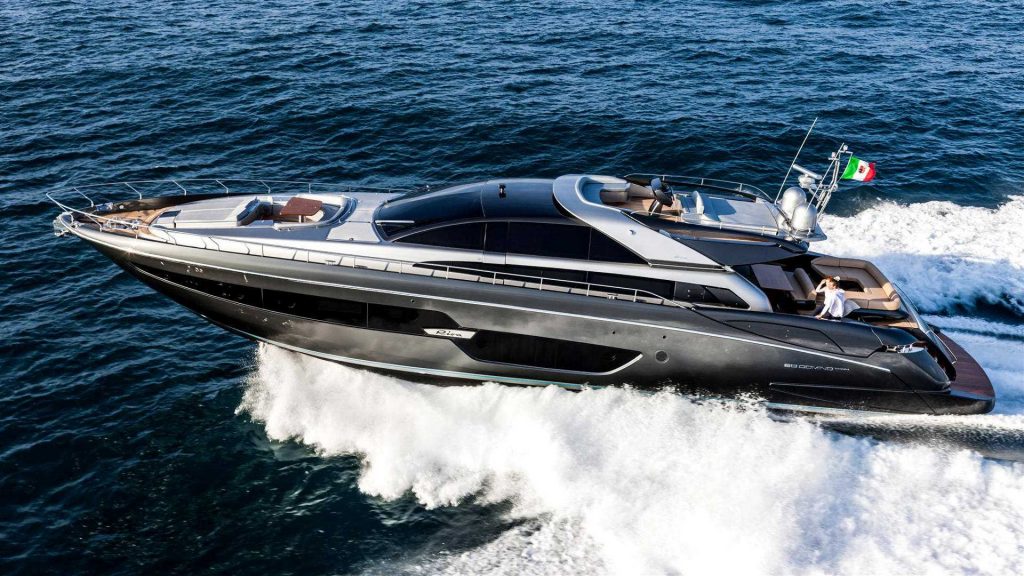88 domino super riva motoscafo yacht interni esterni (42)