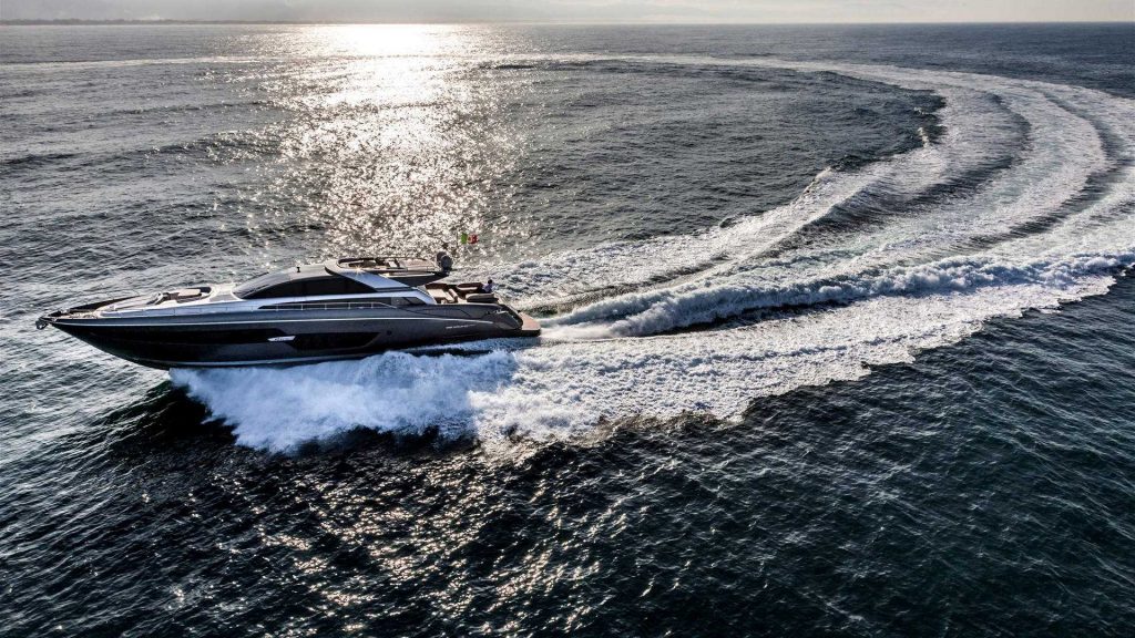 88 domino super riva motoscafo yacht interni esterni (44)