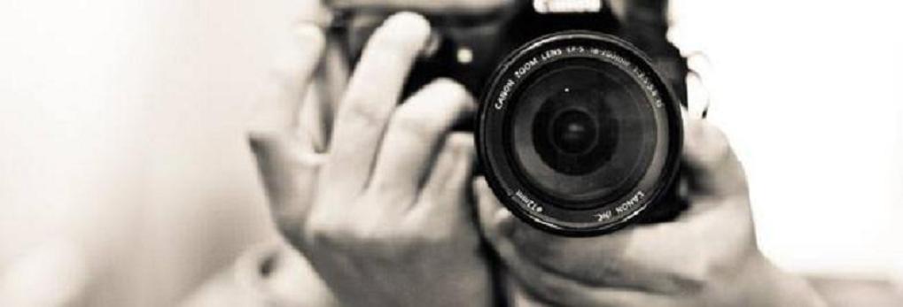 Andrea, un baffo e la sua reflex La creatività (fotografica) al potere