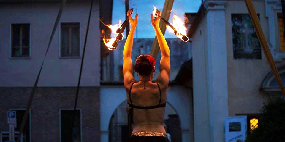 Stasera niente scuse, ci vediamo a Bergamo È la notte bianca dell’arte: una meraviglia