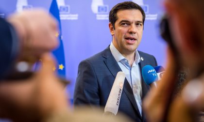 «Prendete pure la mia giacca» Tsipras e la notte dell'accordo