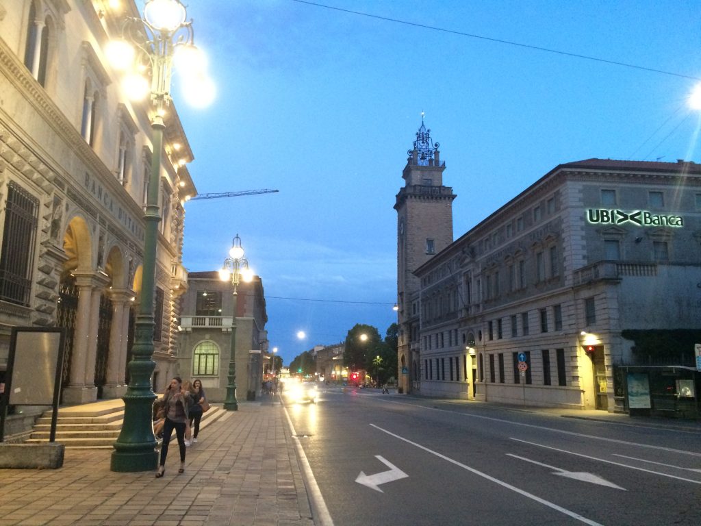 Il centro blu e oro
