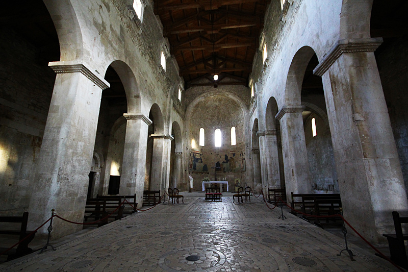 Serramonacesca-la-storica-abbazia-di-S.-Liberatore-a-Majella