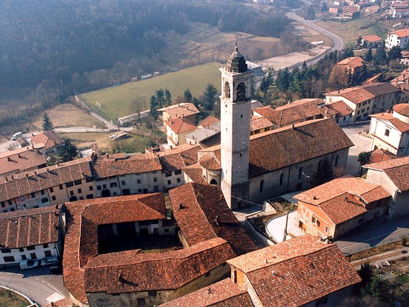 Vista aerea del borgo storico di Ponteranica Alta
